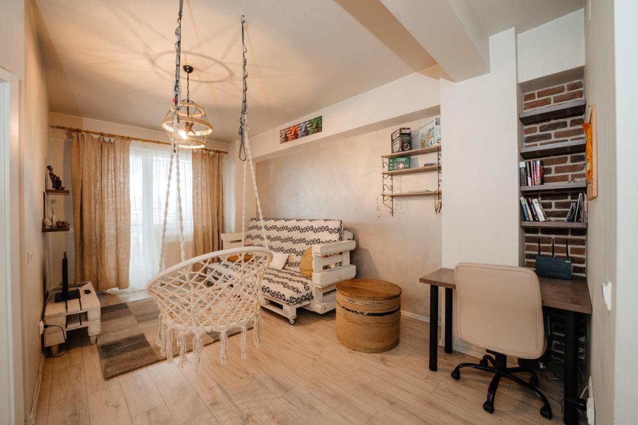 Апартаменты Bright And Cozy Design Apt With Office Клуж-Напока Экстерьер фото